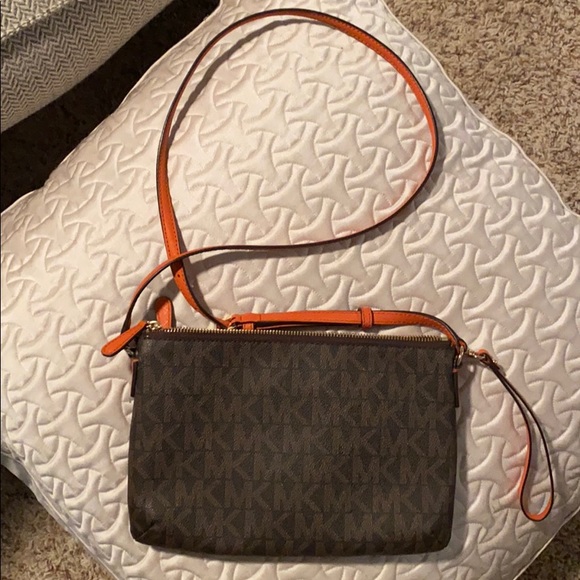Michael kors sling bag - Picture 2 of 3